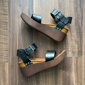 L’intervalle Lamara Sandal Size 39